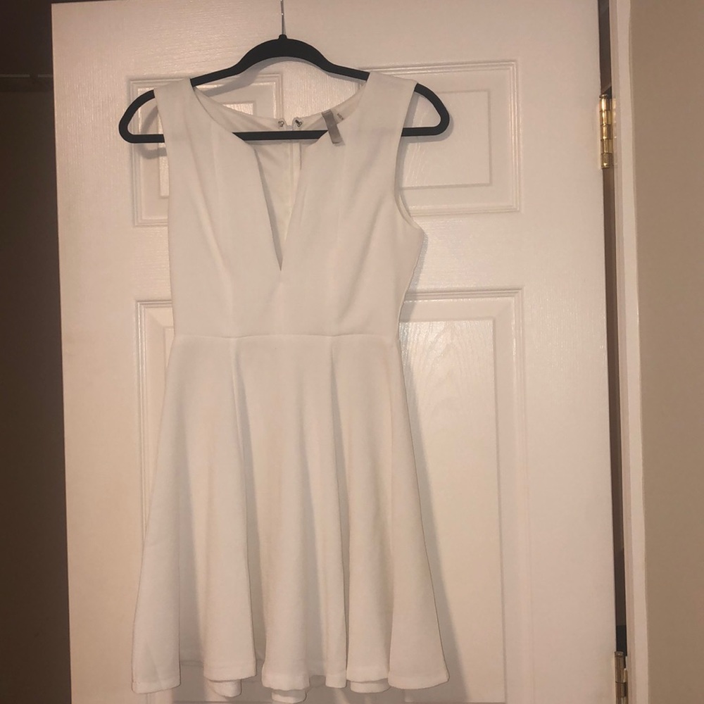 ✨White Low Cut Fit n Flare Dress✨